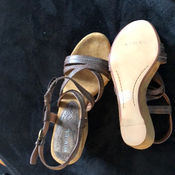 Strappy leather platform sandals - Picture 2 of 5